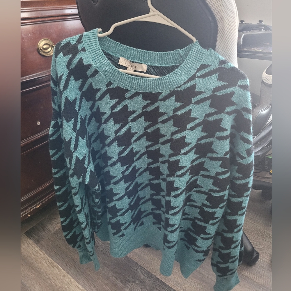 Women's Loft Sweater size Large